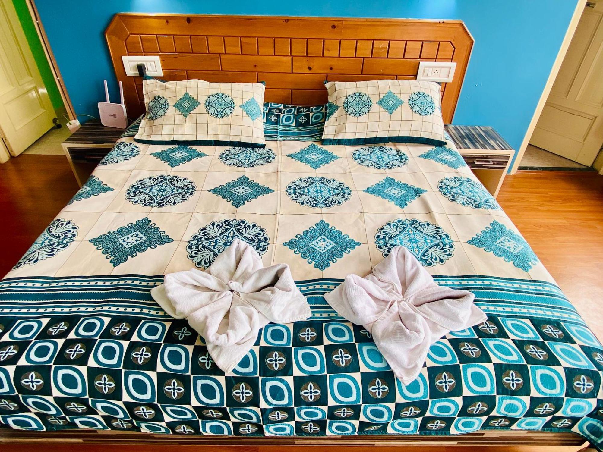 Jagatram Niwas Guesthouse Dharamkot ดารัมซาลา ภายนอก รูปภาพ