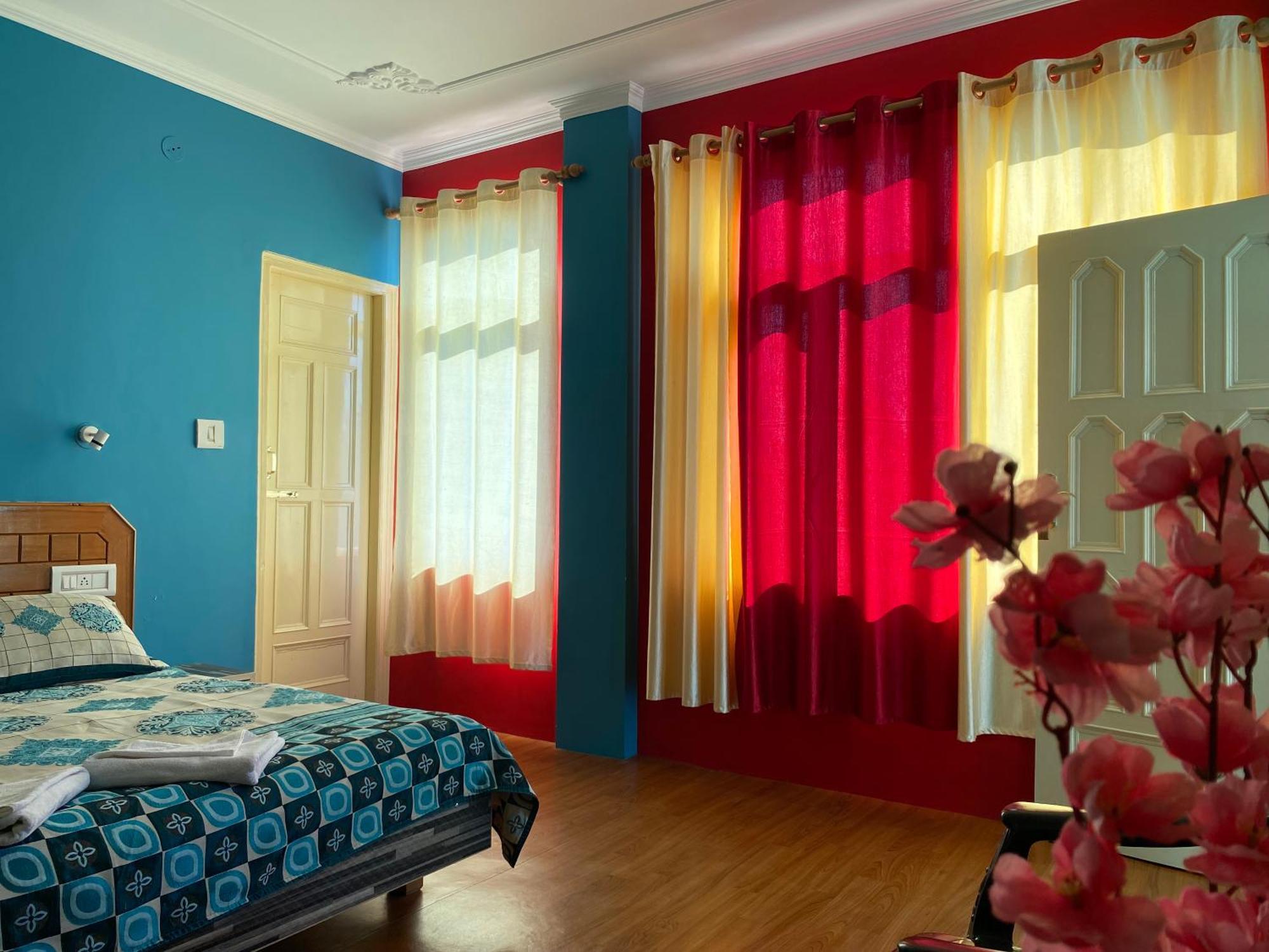 Jagatram Niwas Guesthouse Dharamkot ดารัมซาลา ภายนอก รูปภาพ