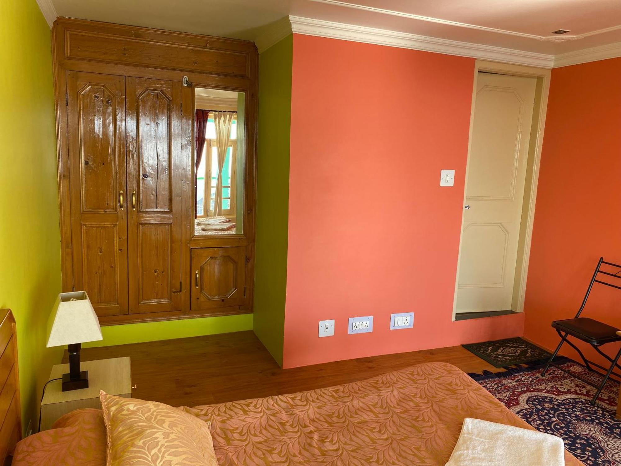 Jagatram Niwas Guesthouse Dharamkot ดารัมซาลา ภายนอก รูปภาพ