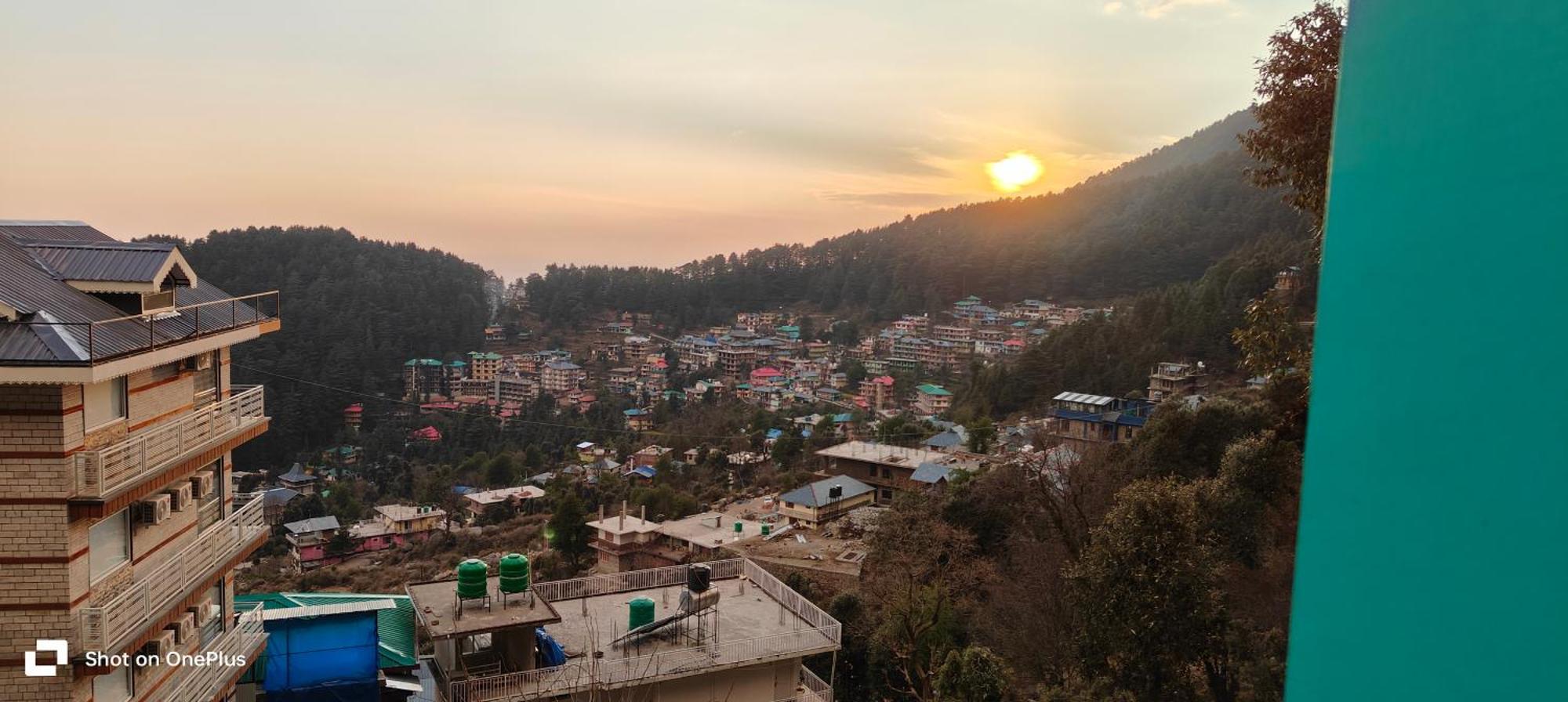Jagatram Niwas Guesthouse Dharamkot ดารัมซาลา ภายนอก รูปภาพ