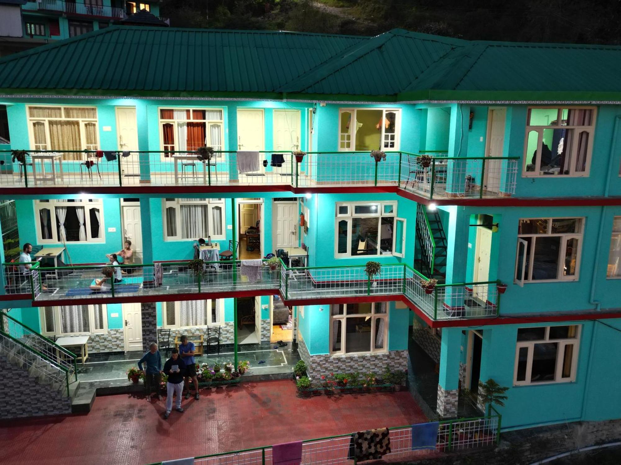 Jagatram Niwas Guesthouse Dharamkot ดารัมซาลา ภายนอก รูปภาพ