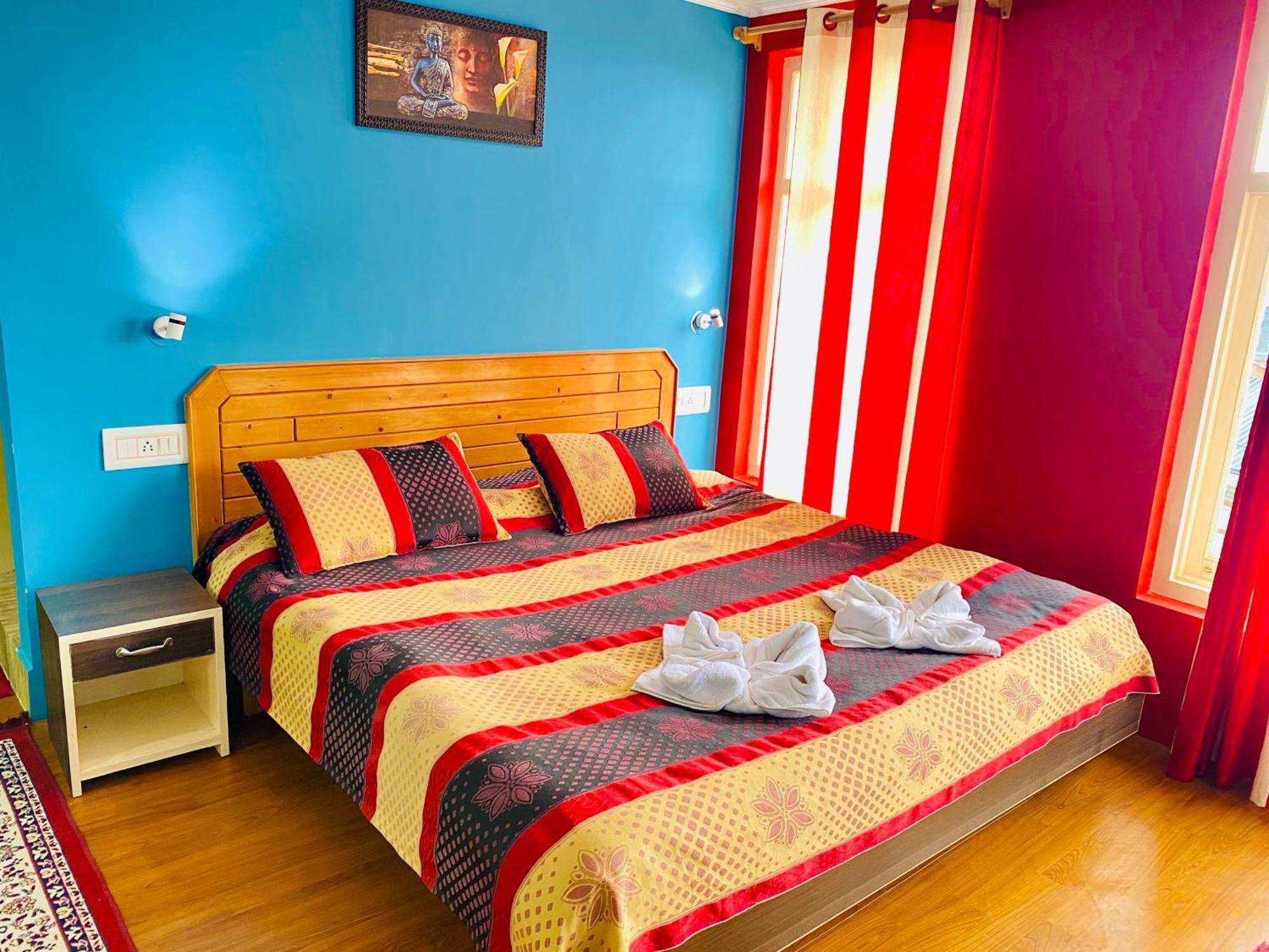 Jagatram Niwas Guesthouse Dharamkot ดารัมซาลา ภายนอก รูปภาพ