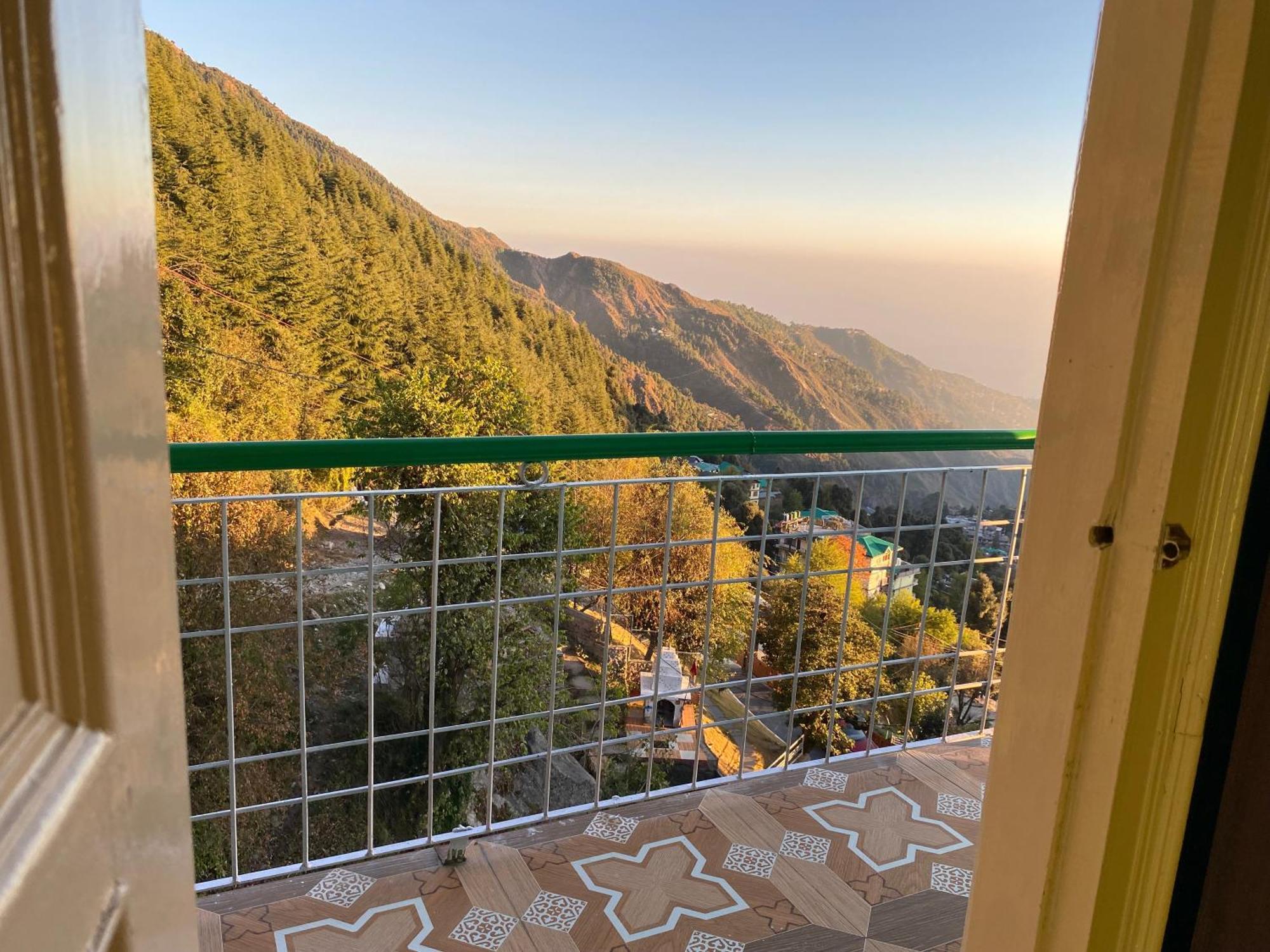 Jagatram Niwas Guesthouse Dharamkot ดารัมซาลา ภายนอก รูปภาพ