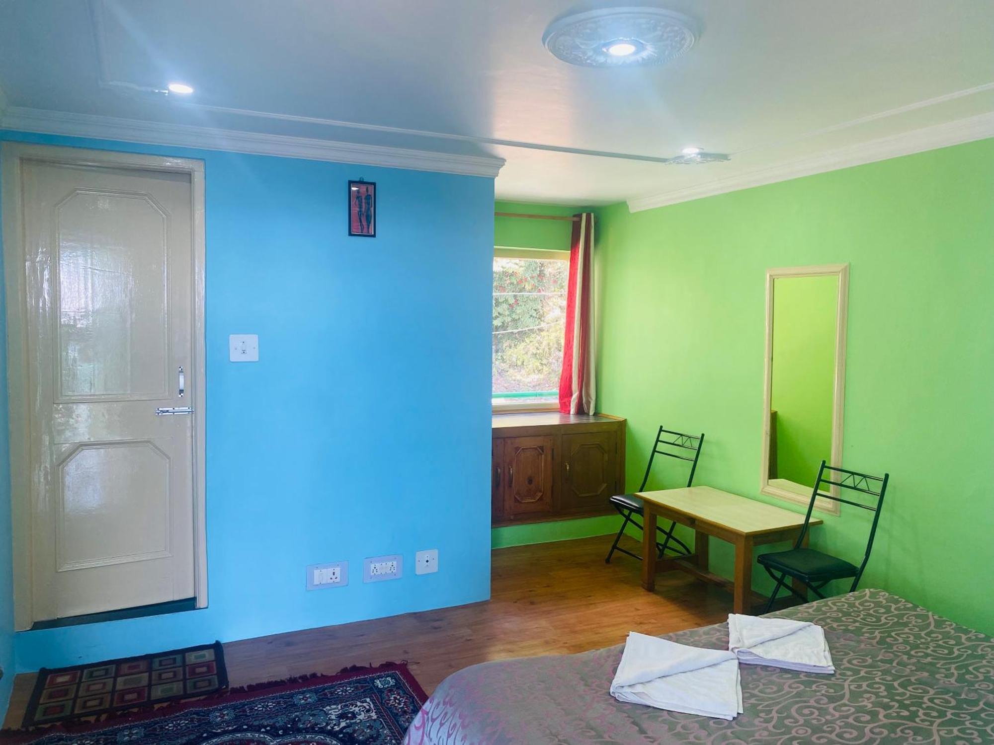 Jagatram Niwas Guesthouse Dharamkot ดารัมซาลา ภายนอก รูปภาพ