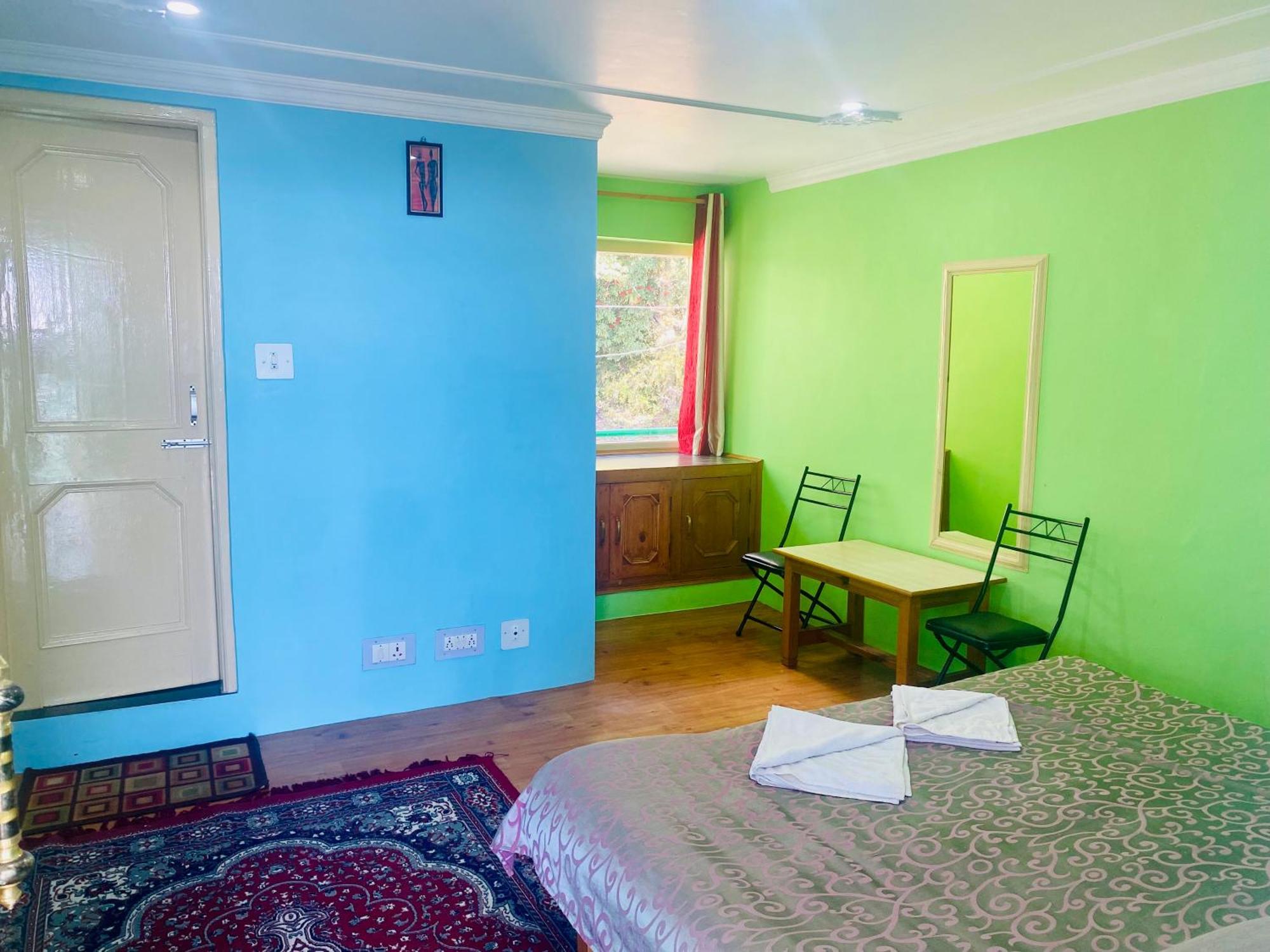 Jagatram Niwas Guesthouse Dharamkot ดารัมซาลา ภายนอก รูปภาพ